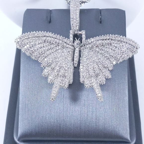 Other - 🧡 Icy Butterfly Pendant + 18" Cuban Chain